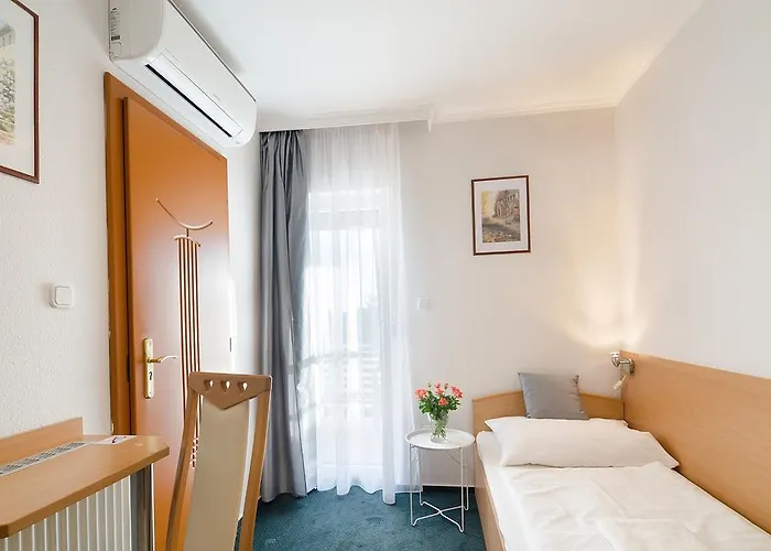 Alfred Panzio Bed & Breakfast 3*