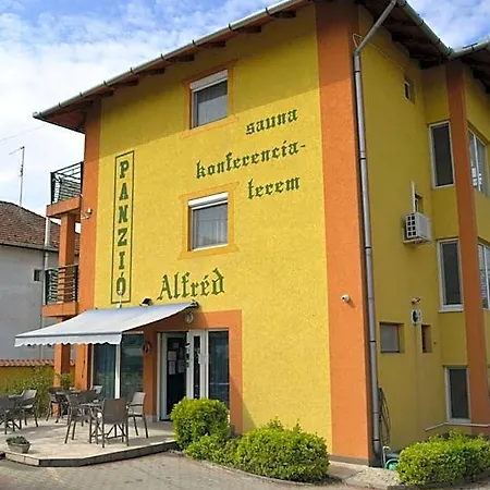 Alfred Panzio Bed & Breakfast 4*