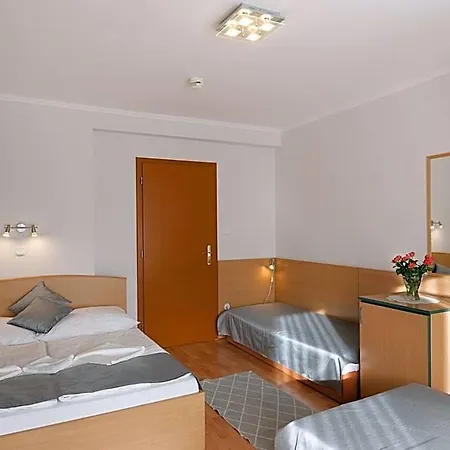Bed and breakfast Alfréd Panzió 4*