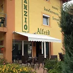 Bed & Breakfast Alfréd Panzió 3*