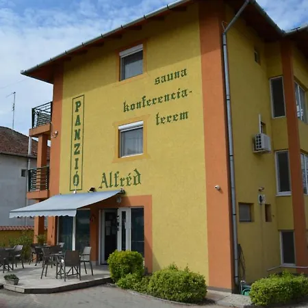 Alfréd Panzió Bed and breakfast