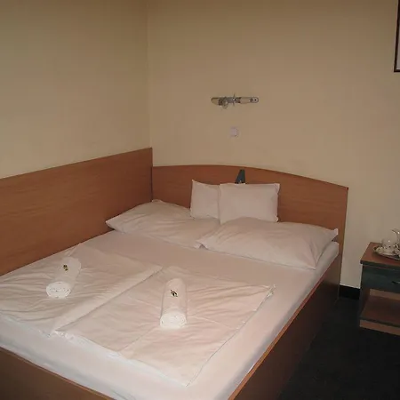 Alfréd Panzió Bed and breakfast